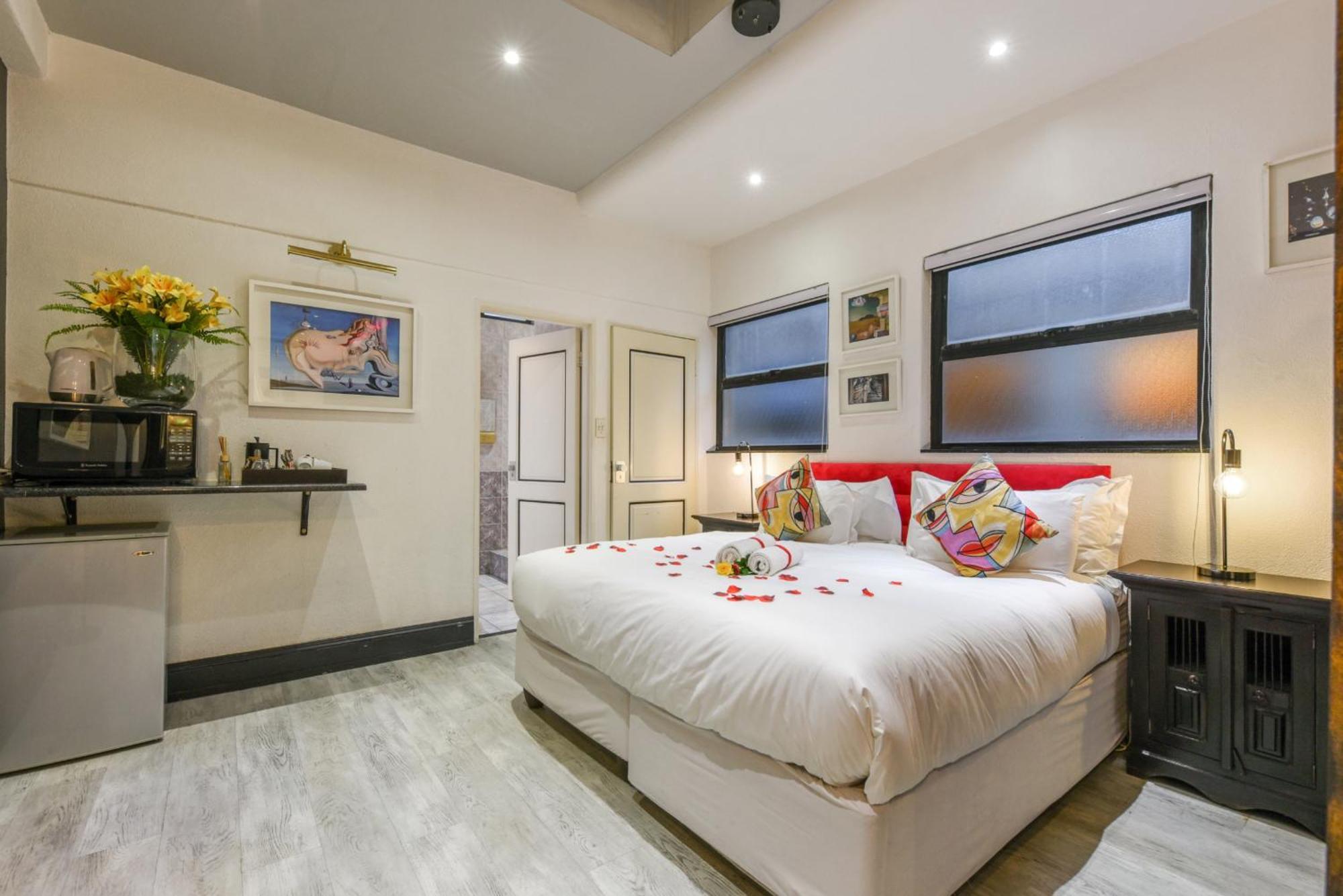 Two-Bedroom Apartment,1645017518:JPEG